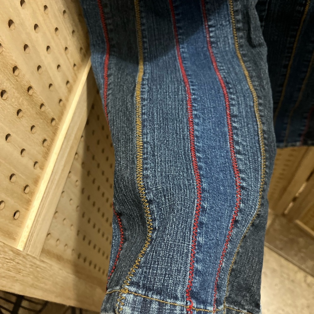 No Boundaries Stretch denim in a dark wash with threading lines going down them - Picture 5 of 6